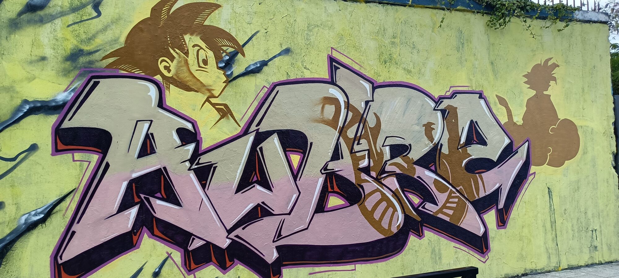 Lettrage wildstyle et clin d'œil manga — Street art à Nantes