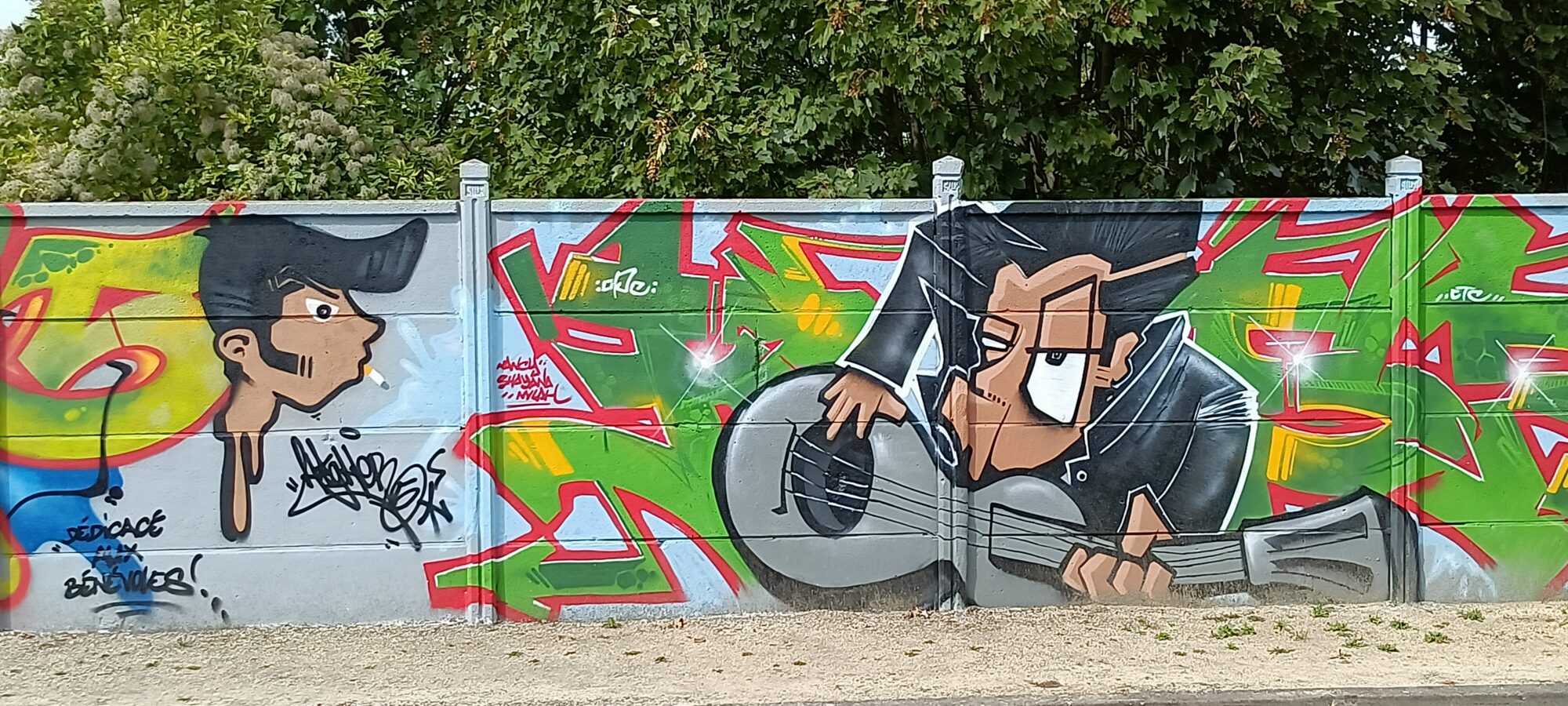 Rockabilly à la cigarette et joueur de banjo — Street art à Reims