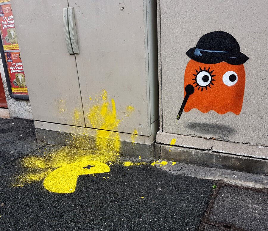 Clockwork Orange Pacman by OakOak: graffiti in Bayonne