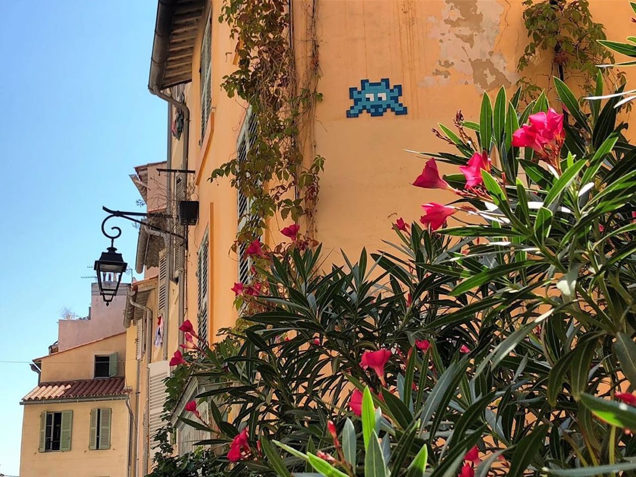 MARS_52, Space Invader on 58 Rue des Moulins — Street art by Invader in Marseille