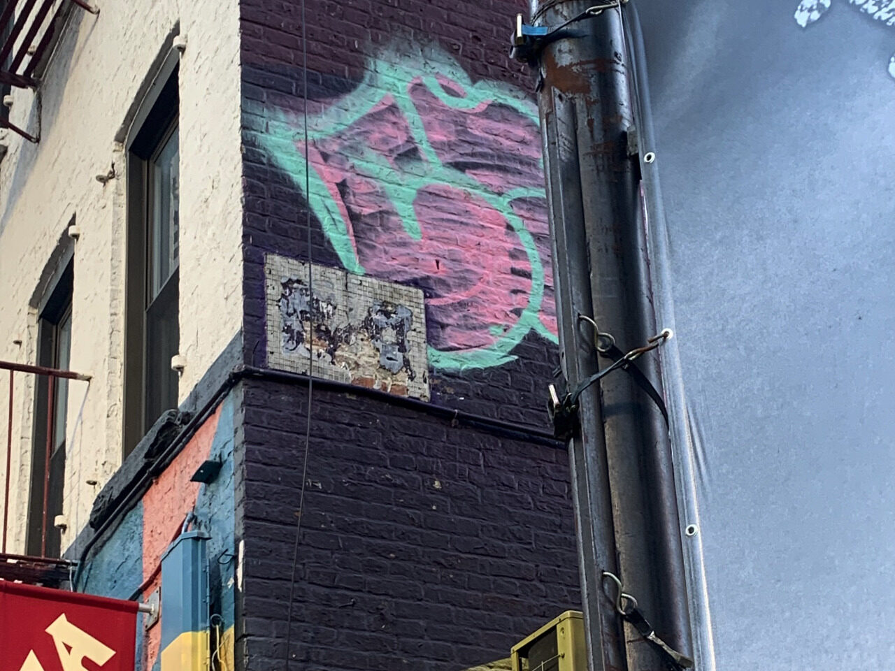 NY_120, Space Invader de Broome Street — Street art de Invader à New York
