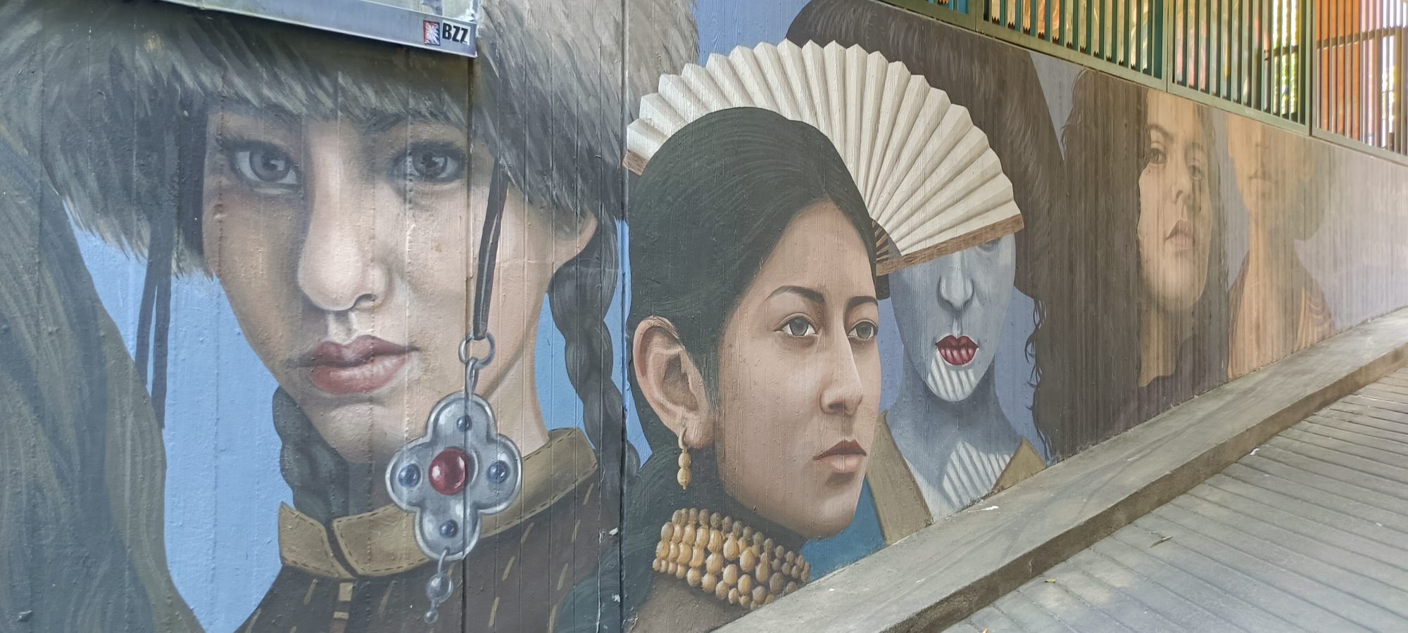 Femmes du monde du passage — Street art à Berlin