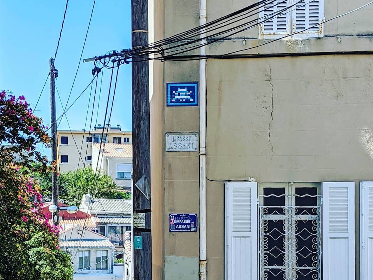 MARS_64, Space Invader de l'impasse Assani — Street art de Invader à Marseille