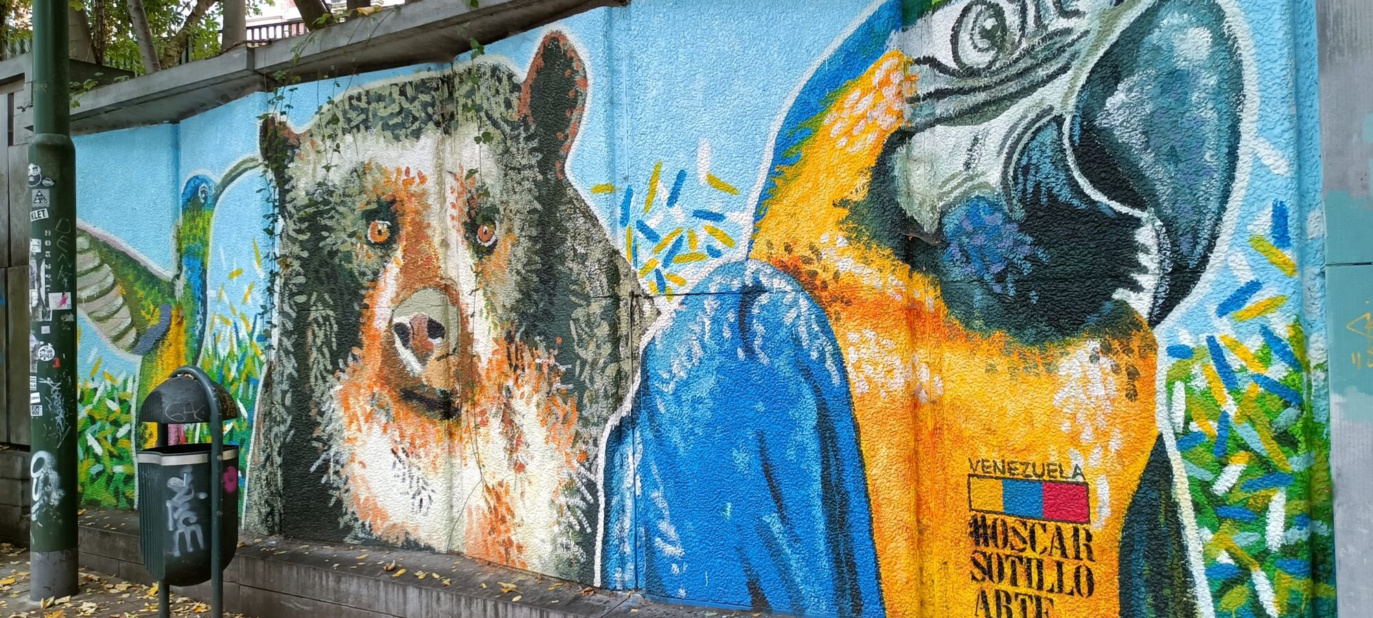 Spectacled bear and macaw by Oscar Sotillo — Street art by Oscar Sotillo in Ixelles