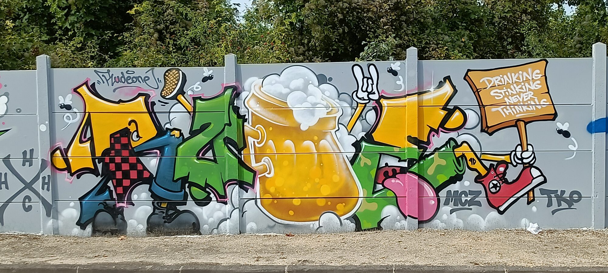 Drinking Stinking Never Thinking, chope de bière — Street art à Reims
