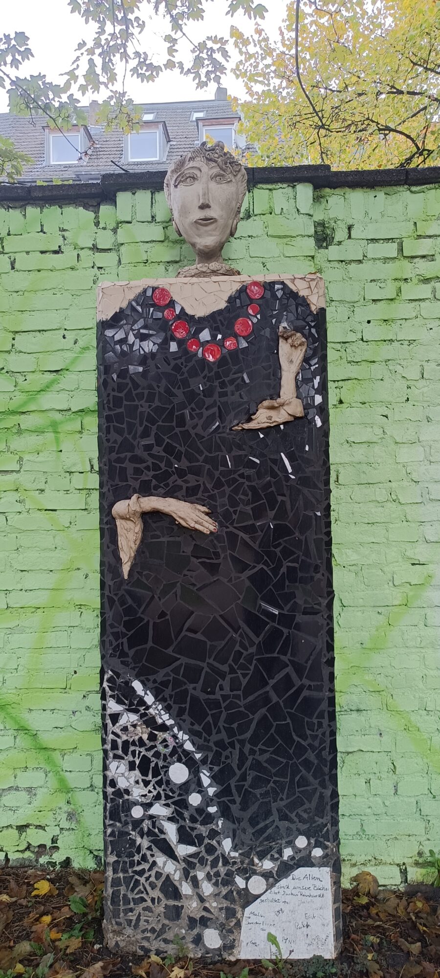 La dame en noir, mosaïque — Street art à Köln