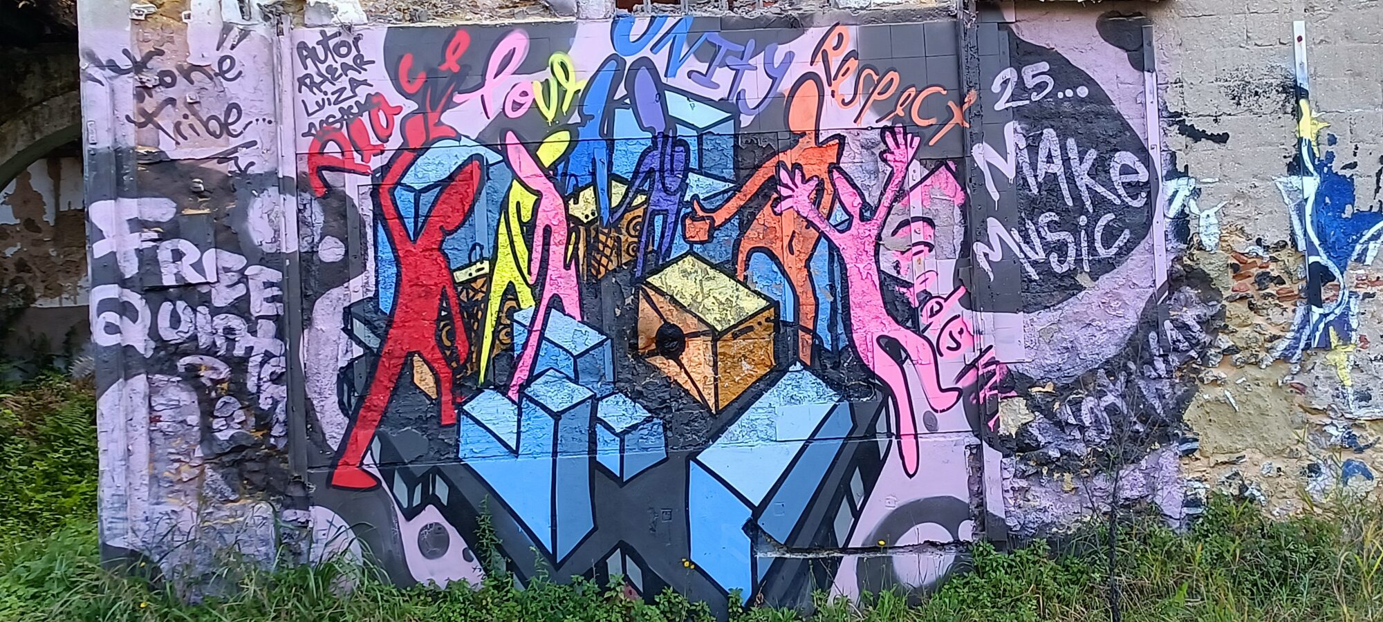 Peace Love Unity Respect, Dancers and Cubes — Street art in Lisboa