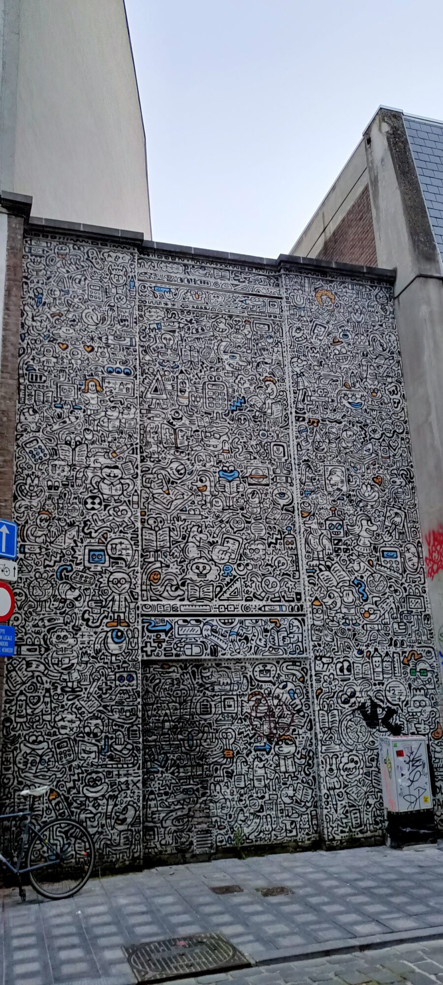 Mur de doodles par Mr Doodle — Street art de Mr Doodle à Bruxelles