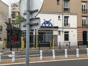 PA_1403, Space Invader on 50 avenue Pierre Grenier — Street art by Invader in Boulogne-Billancourt