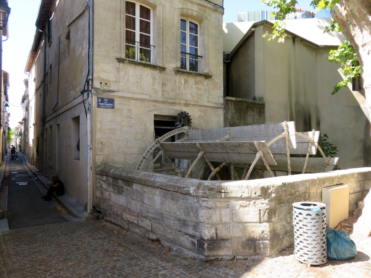 AVI_25, Space Invader de la rue Bon Martinet — Street art de Invader à Avignon