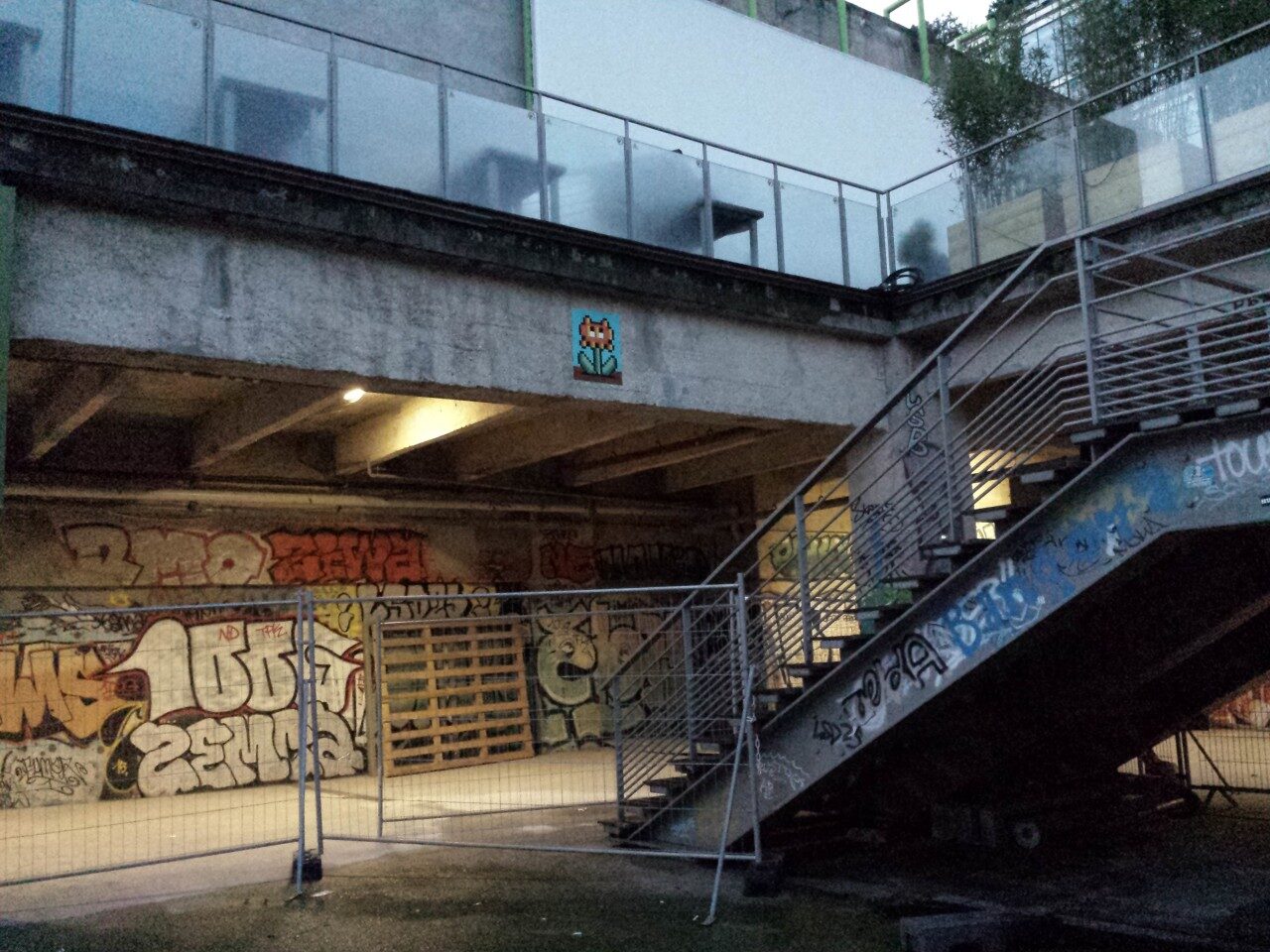 PA_1173, Space Invader de la terrasse du Wanderlust — Street art de Invader à Paris