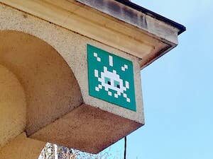 LJU_27, Space Invader on Gruberjevo nabrežje 14 — Street art by Invader in Ljubljana