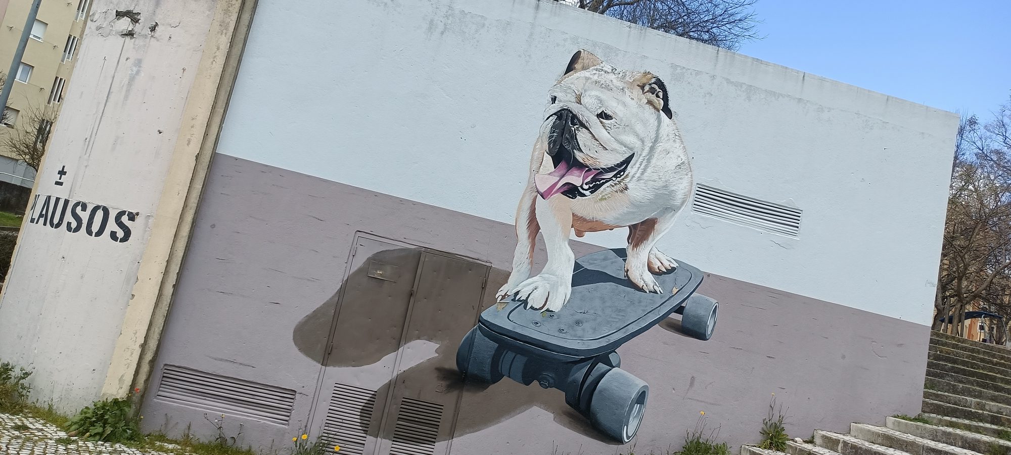 Bulldog Skateur - Lausos — Street art de EHME à Lisbon