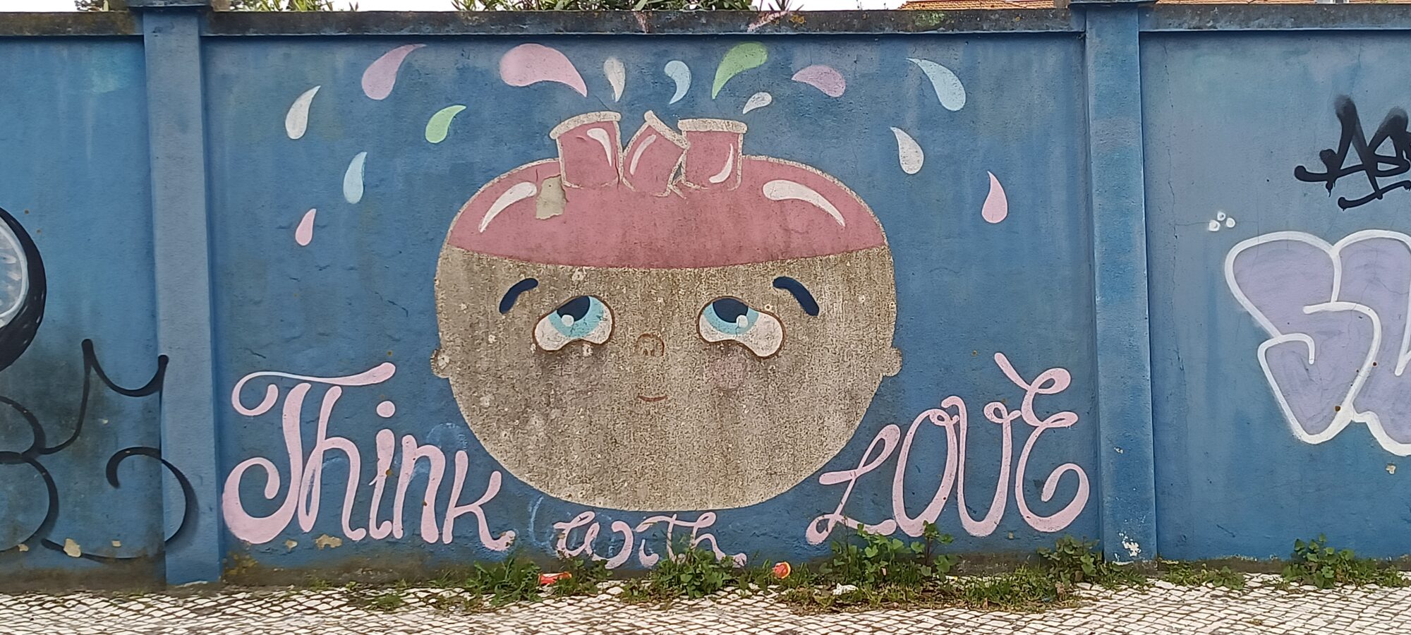 Think with love — Street art à Lisboa