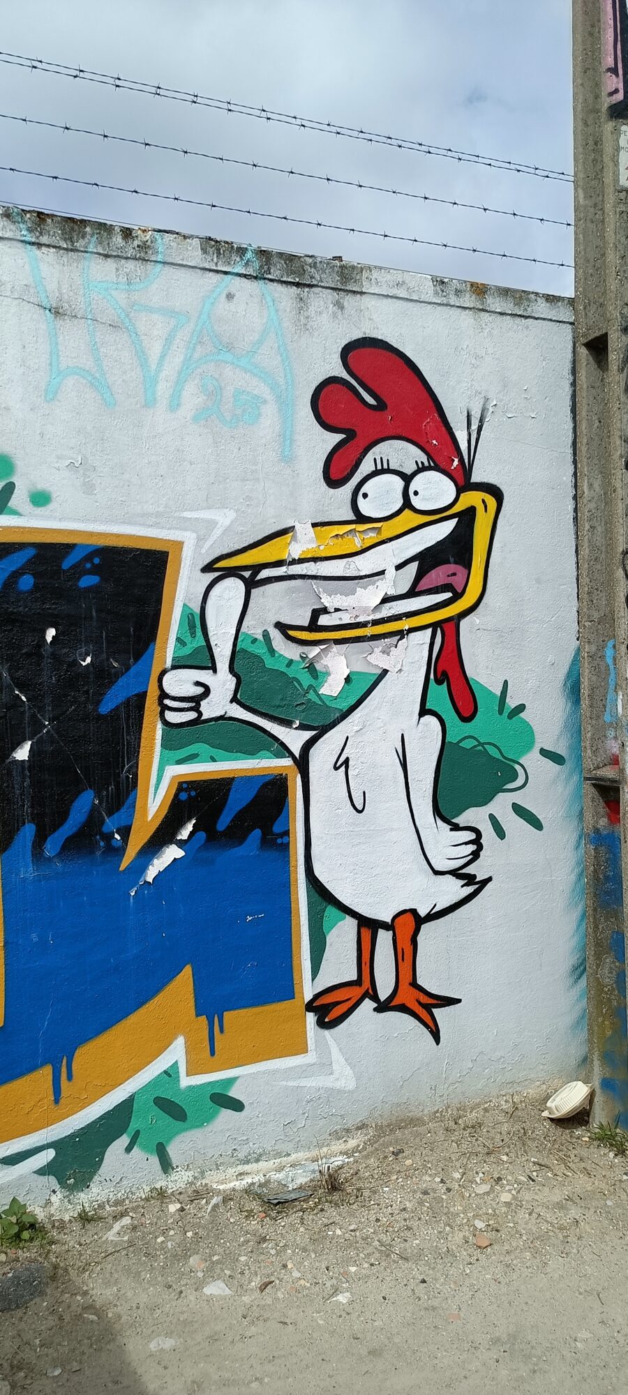 Chicken from Cow and Chicken — Street art in Almada