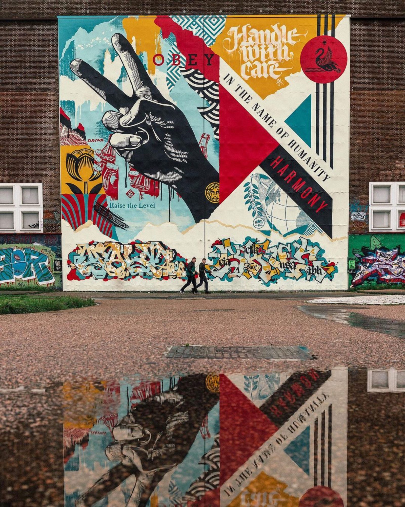 Raise the Level — Street art by Obey (Shepard Fairey), Niels Shoe Meulman in Amsterdam