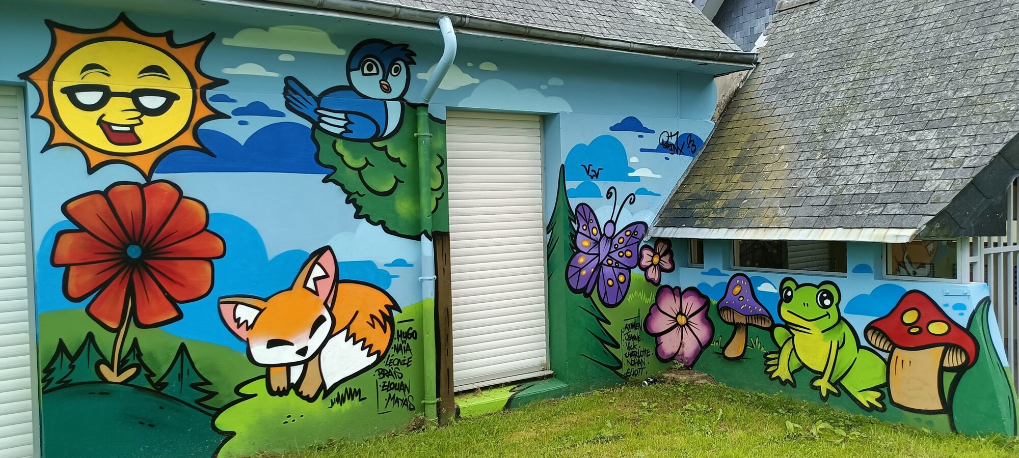Sunglasses sun and sleeping fox — Street art in Langueux