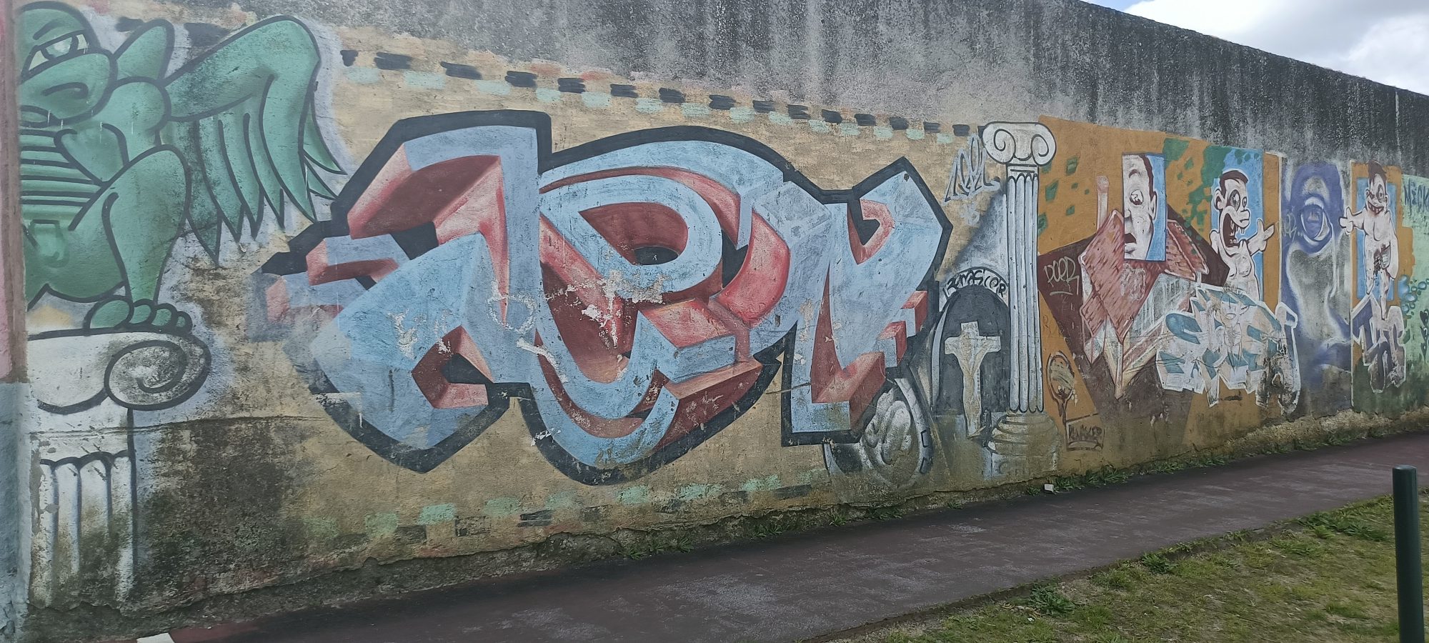 Fresques collaboratives aux lettres wildstyle — Street art à Lisbon