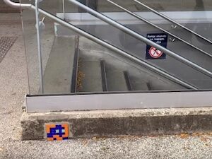 GRN_39, Space Invader de la place de la Gare — Street art de Invader à Grenoble