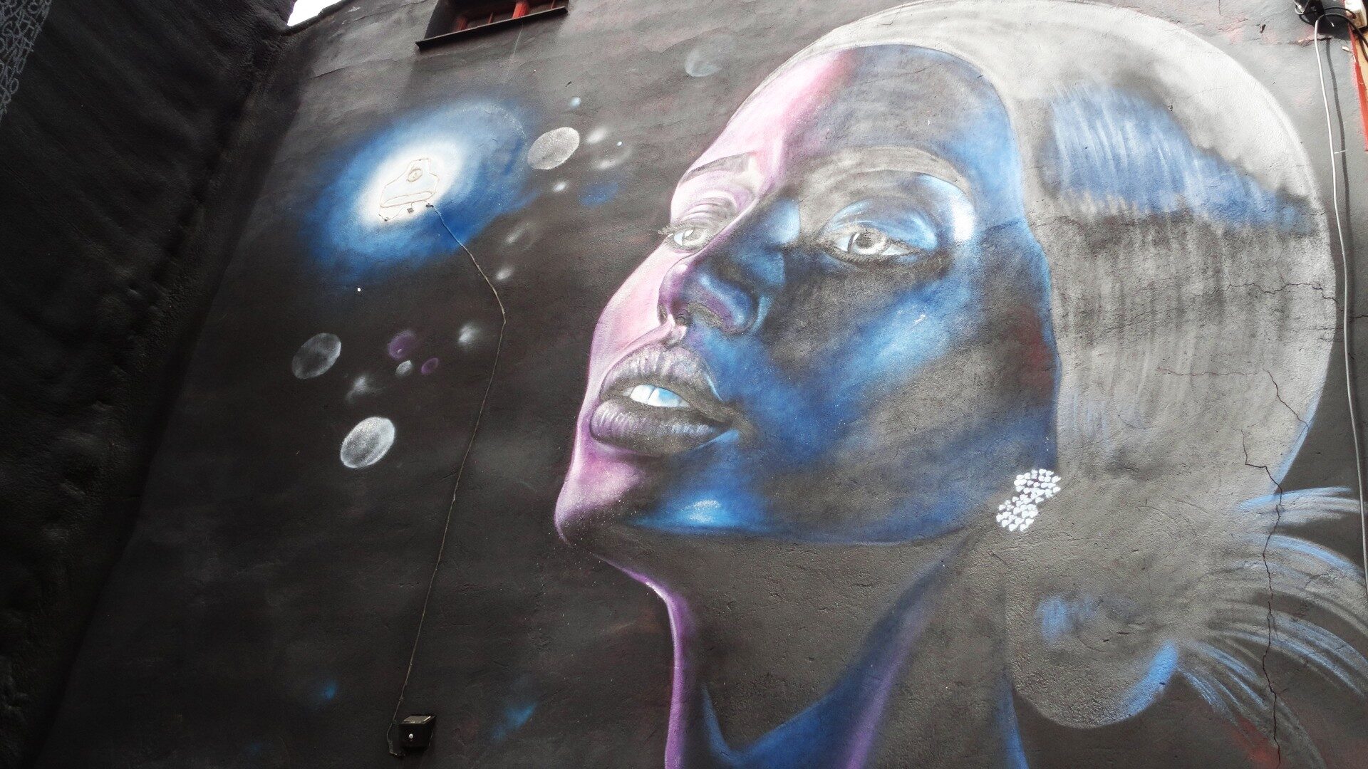 Brilli Brilli — Street art by El Rojo in La Bañeza