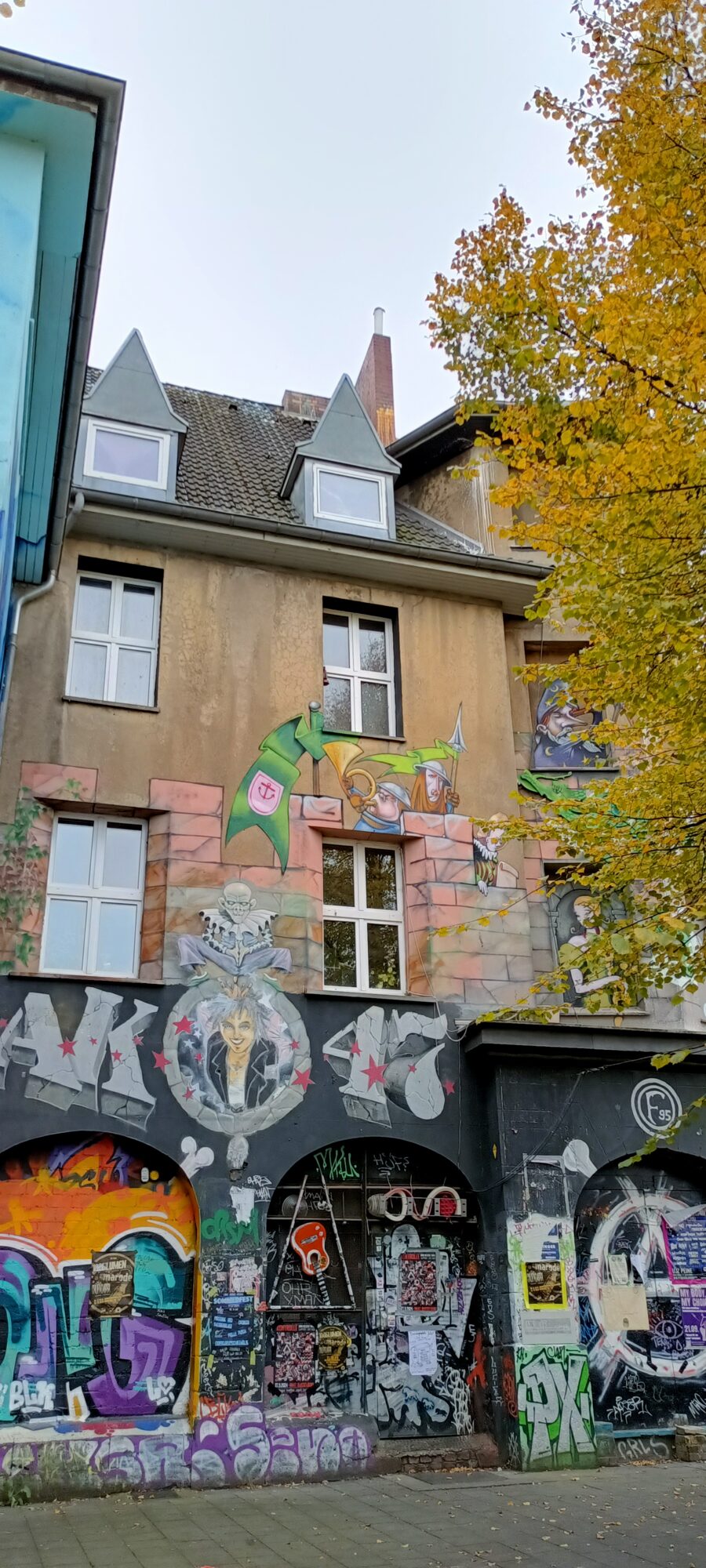 Muraille et bouffons en trompe-l'œil — Street art à Düsseldorf