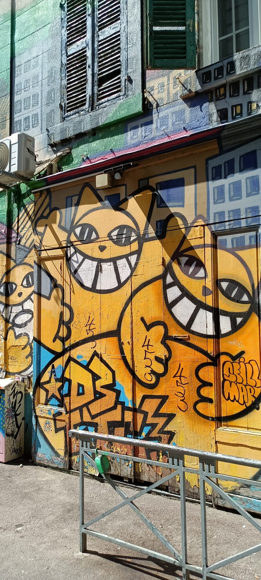 Yellow cat façade by M. Chat — Street art by M. Chat in Marseille