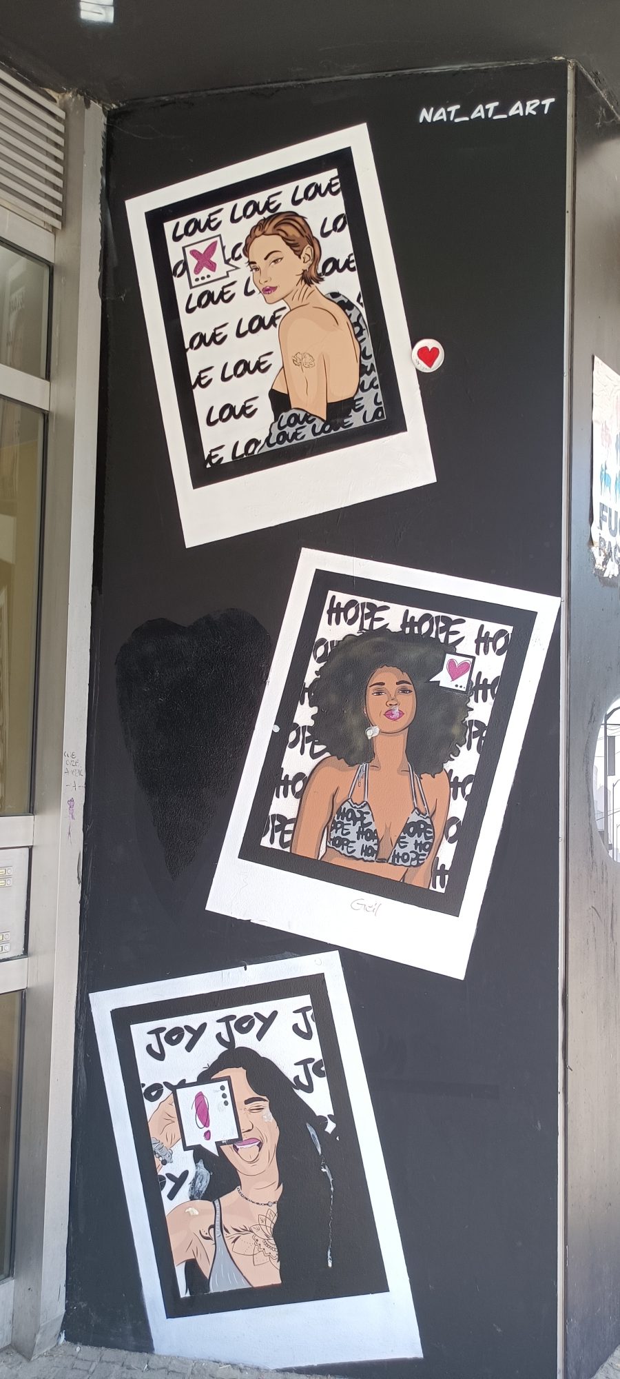 Love, Hope, Joy de Nat at Art — Street art de Nat at Art à Berlin