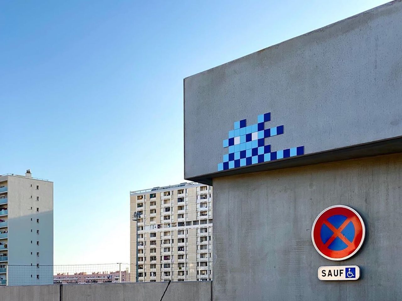 MARS_27, Space Invader du boulevard Laveran — Street art de Invader à Marseille