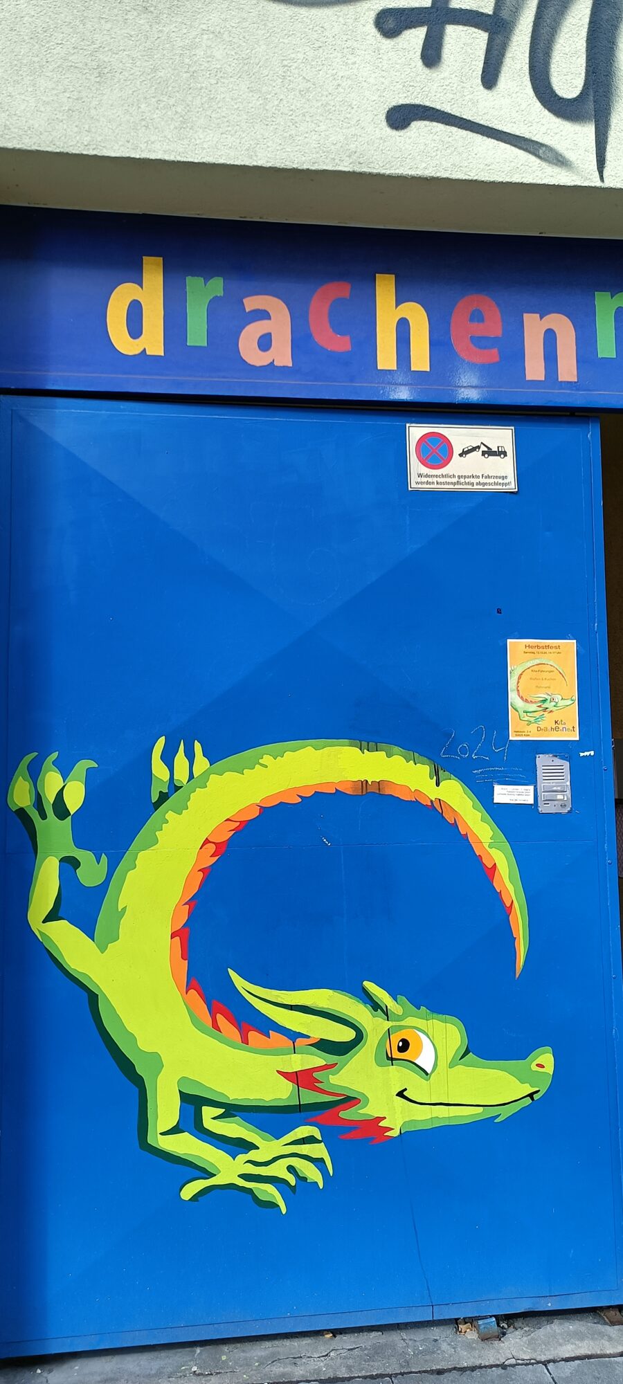 Dragon vert de la crèche Drachennest — Street art à Köln