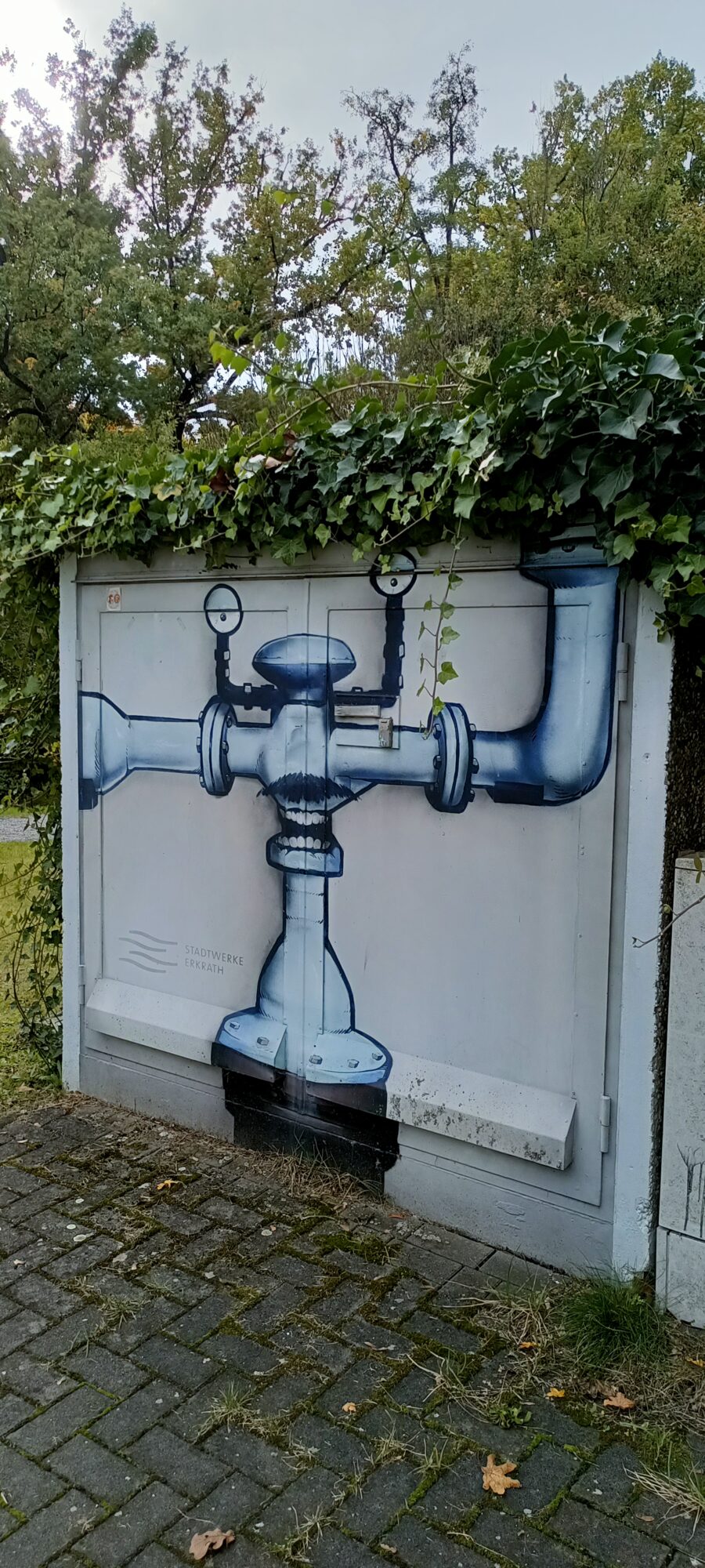 Grande vanne d'eau sur le mur des Stadtwerke — Street art à Erkrath