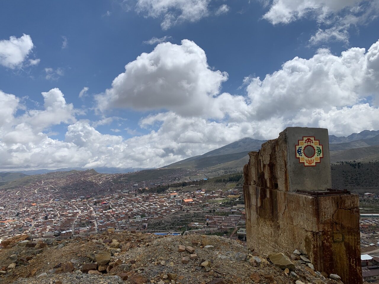 POTI_27, Space Invader de Camino Norte a la Cima del Cerro Rico — Street art de Invader à Potosí