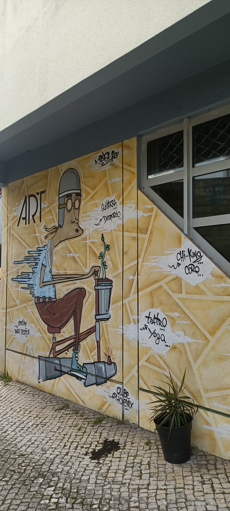 Art and Activities - Clube Phoenix — Street art in Lisboa