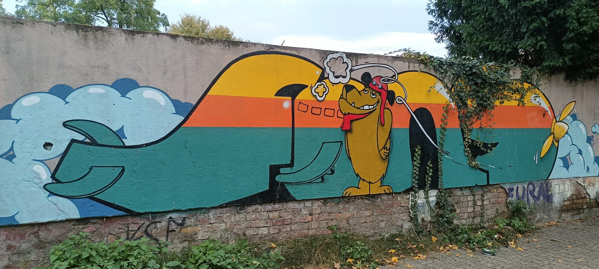 Muttley the aviator and pop aeroplane — Street art in Düsseldorf
