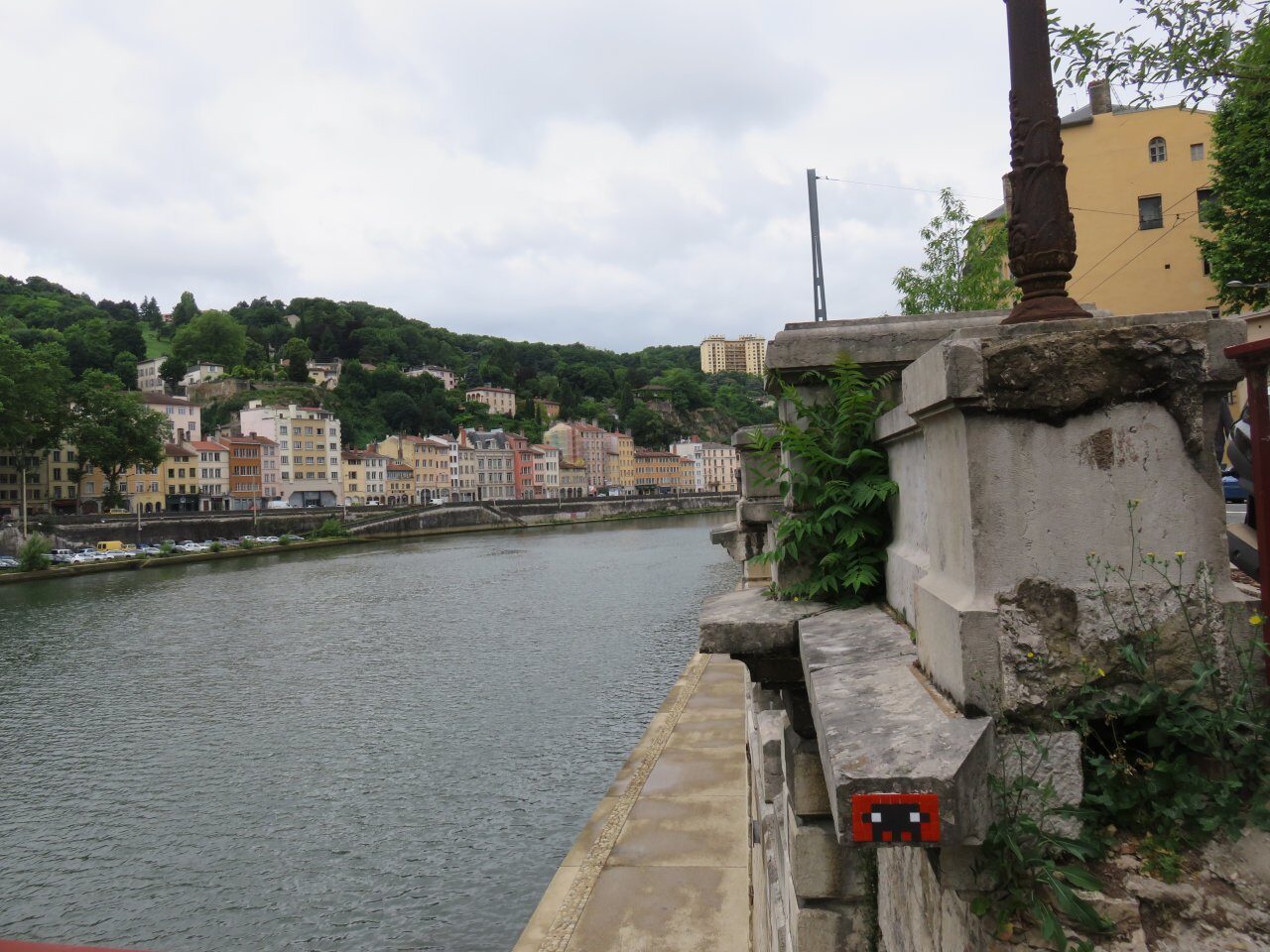 LY_35, Space Invader de Rives de Saône — Street art de Invader à Lyon
