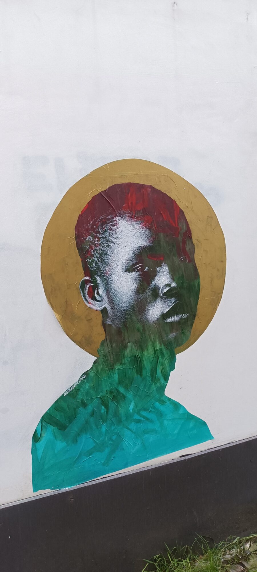 Portrait au nimbe doré — Street art de Seb Bouchard à Bruxelles
