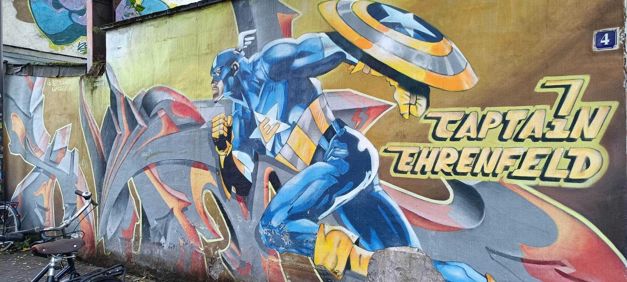 Captain Ehrenfeld au bouclier — Street art à Köln