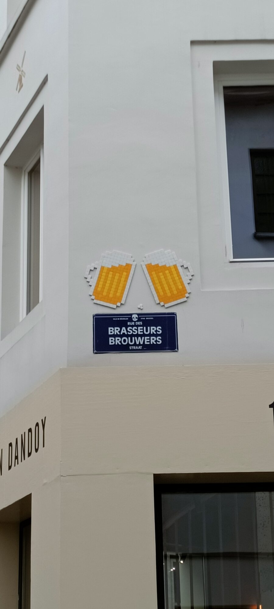 Beer Mugs Mosaic on Rue des Brasseurs — Street art by Mifamosa in Bruxelles