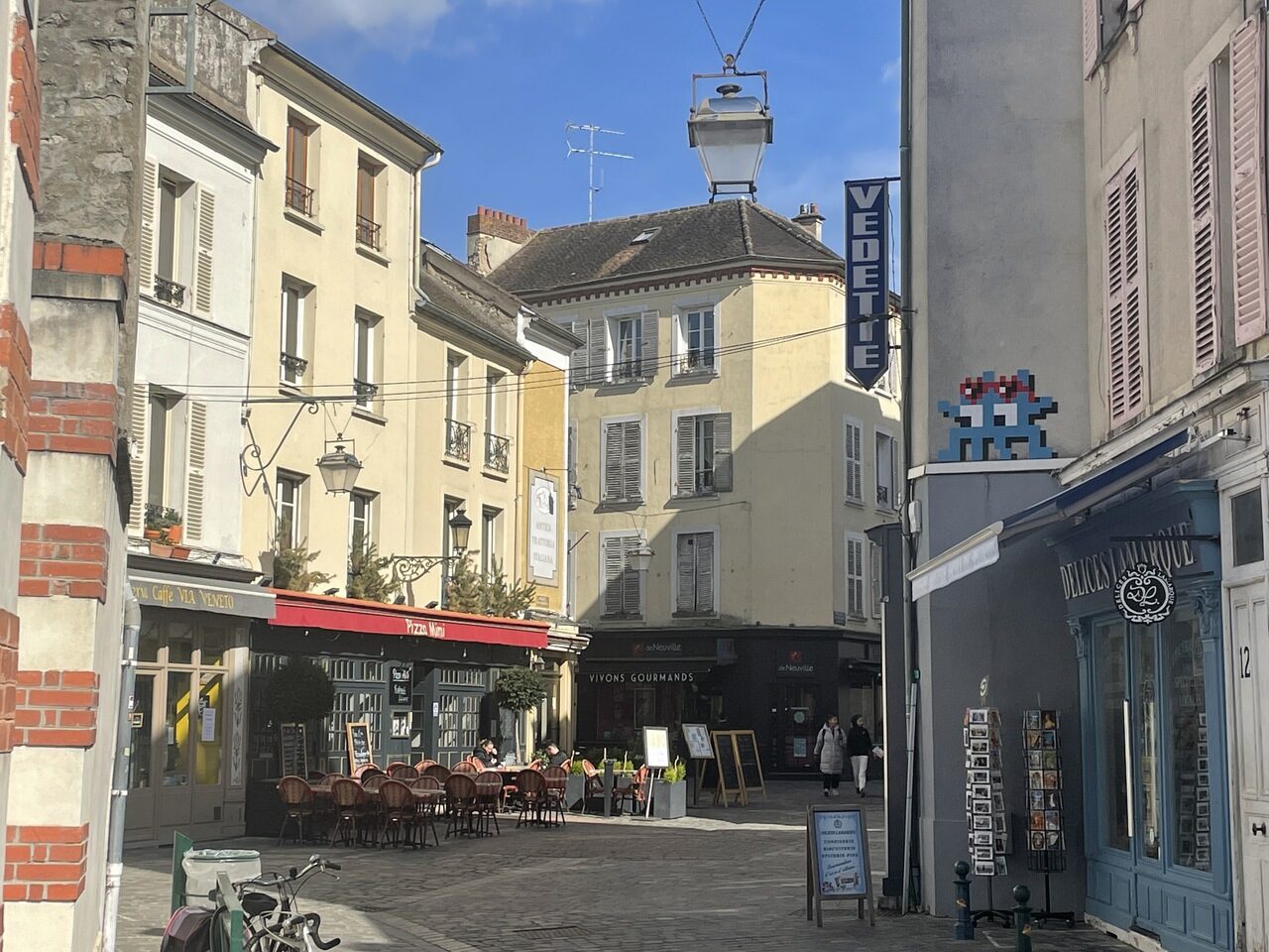 FTBL_07, Space Invader de la rue de la Corne — Street art de Invader à Fontainebleau