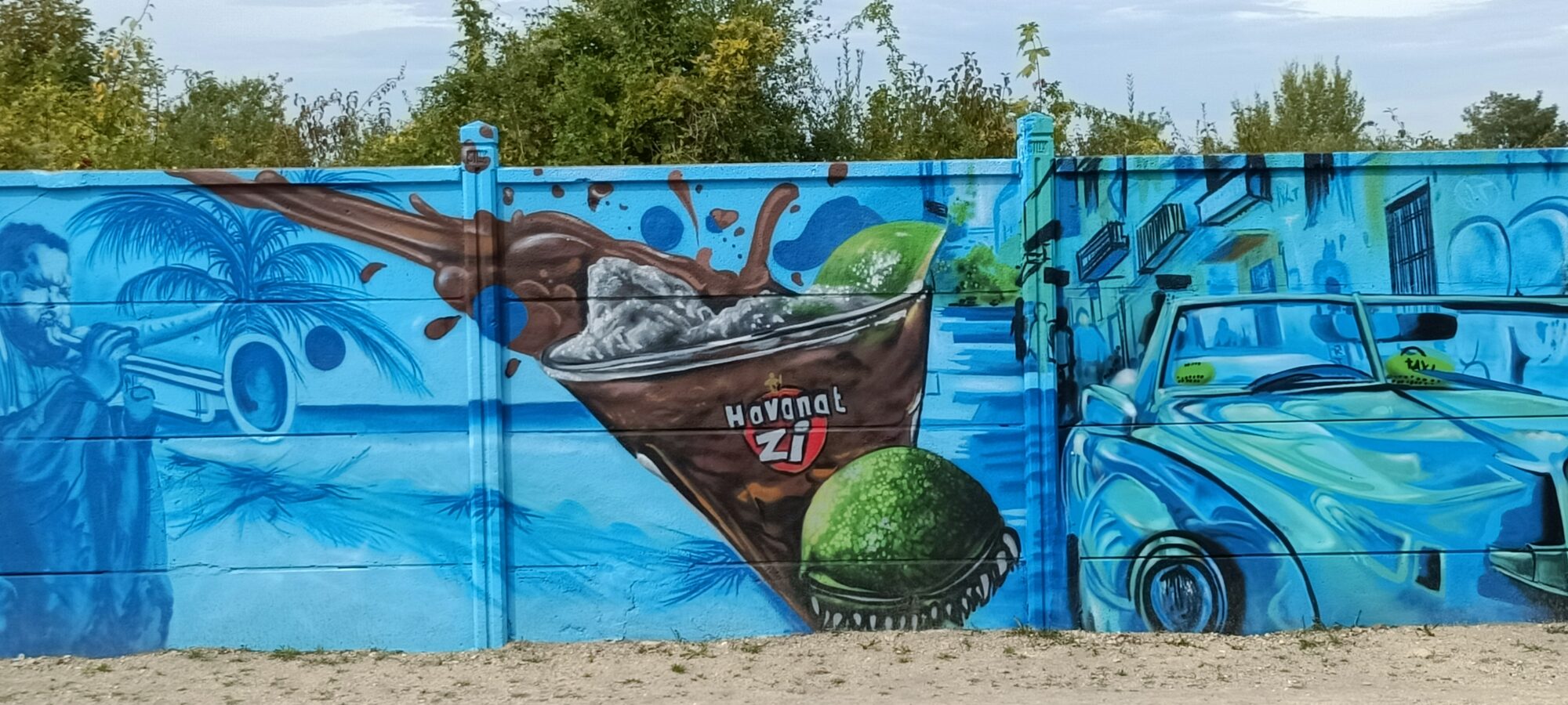 Cocktail cubain, trompettiste et cabriolet — Street art à Reims
