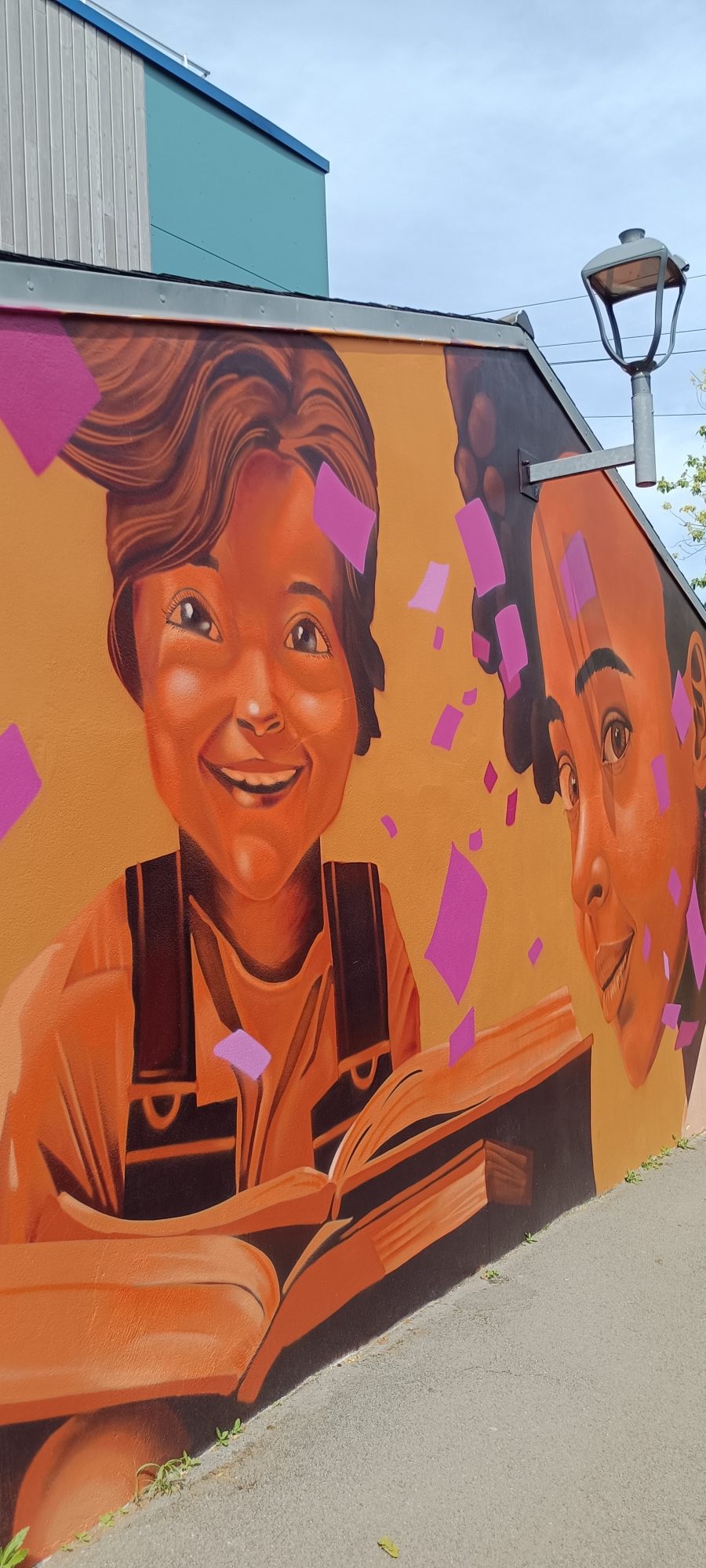 Enfants à la lecture — Street art à Sainte-Luce-sur-Loire