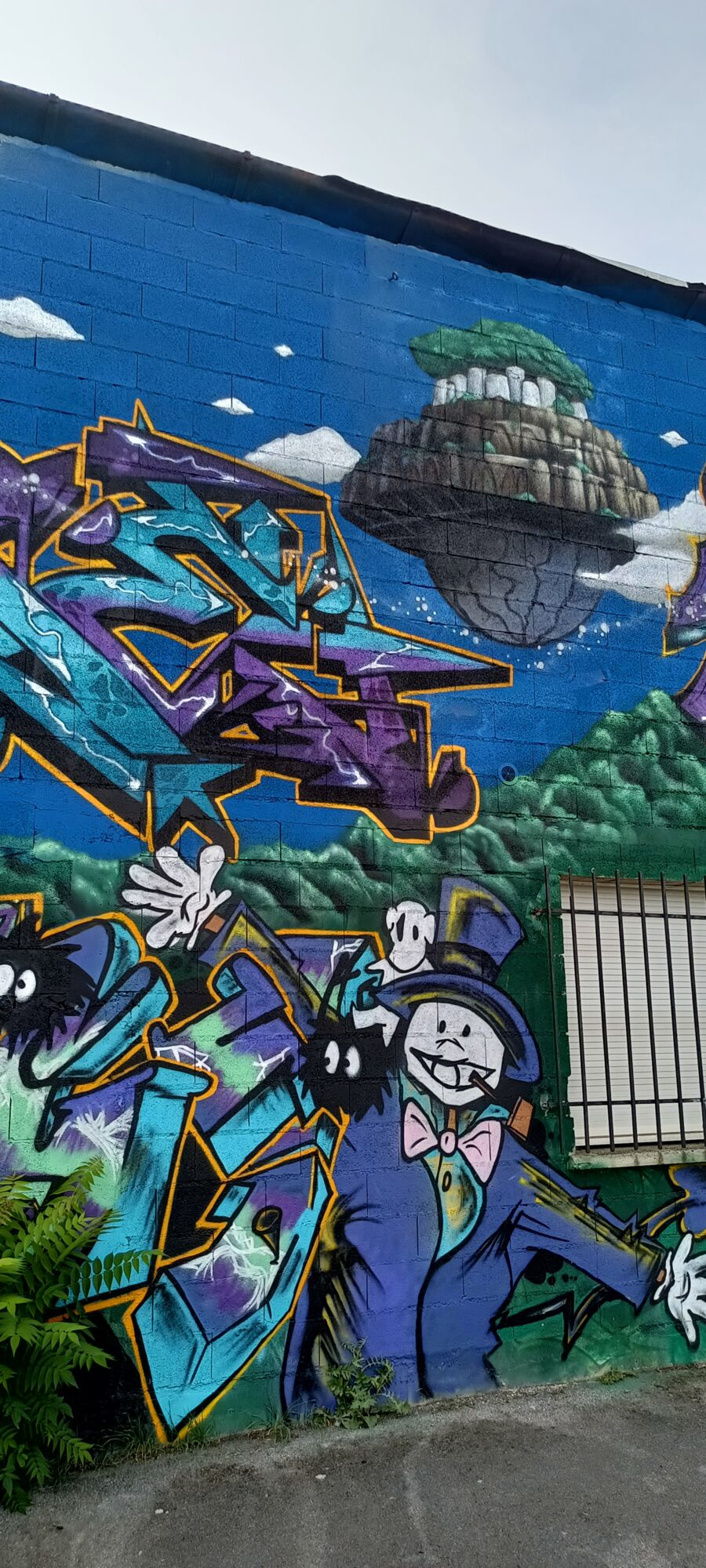 Laputa, les Kikis et le dandy au haut-de-forme — Street art à Bétheny