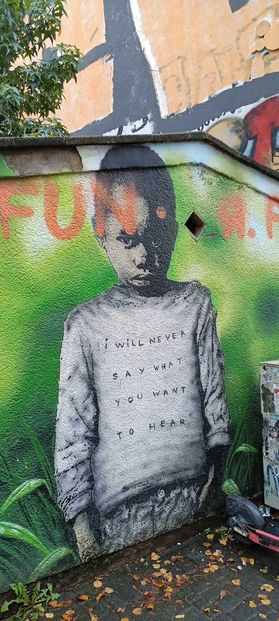 I will never say what you want to hear, L.E.T. — Street art de L.E.T. à Köln