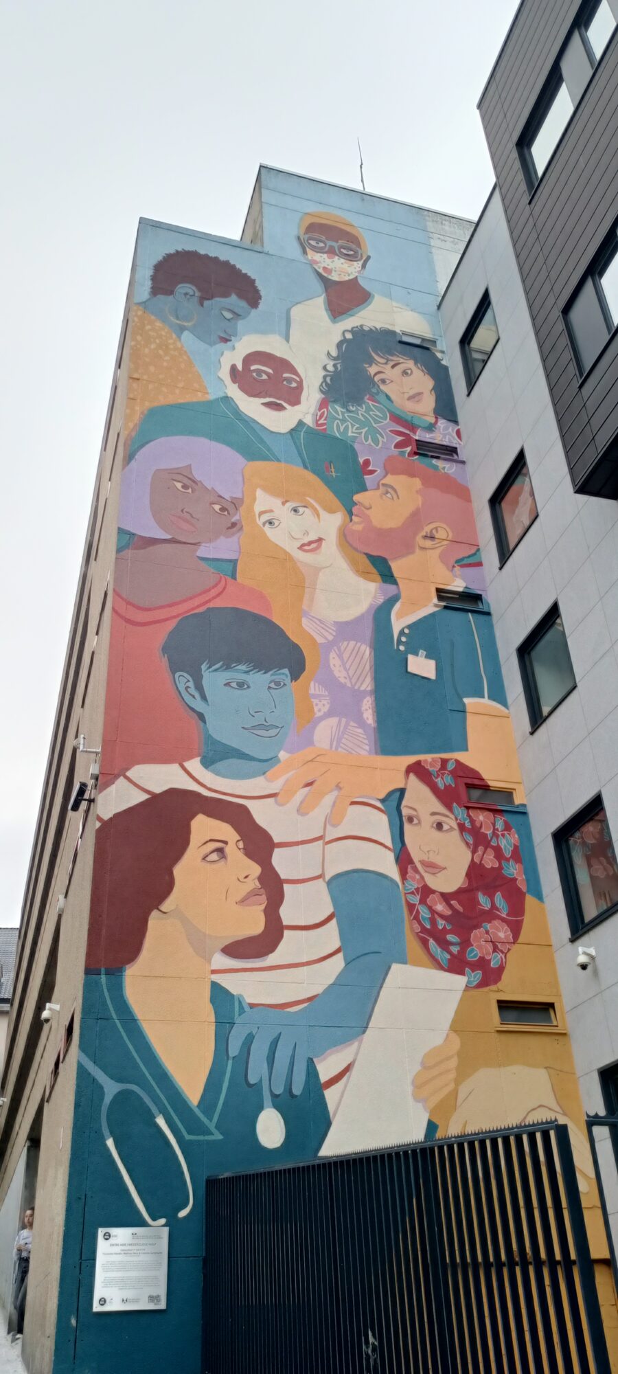 Entre Aide, Tribute to Care Workers — Street art by Collectif 7e Gauche in Bruxelles