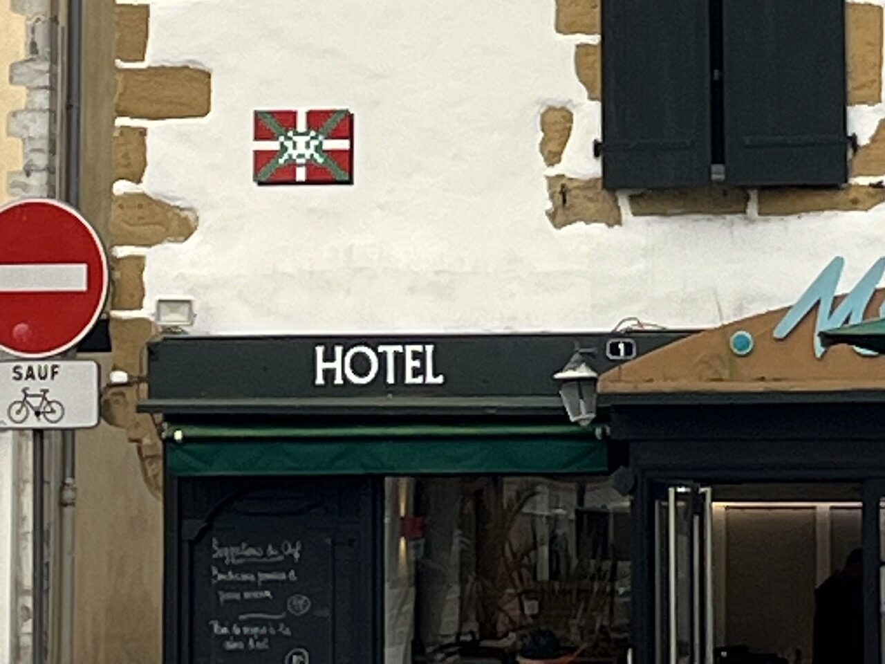 BAB_25, Space Invader de la rue des Graouillats — Street art de Invader à Bayonne
