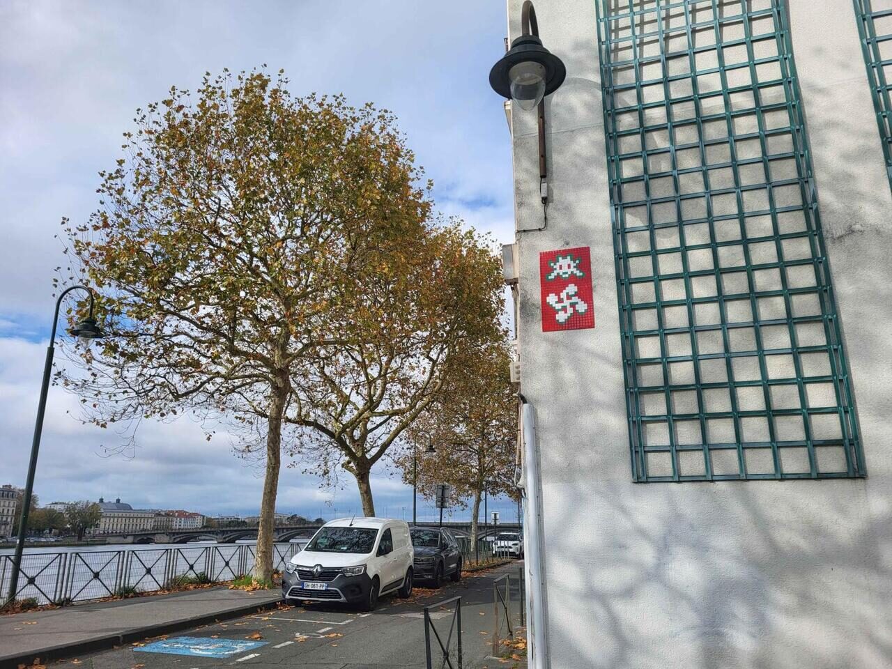 BAB_24, Space Invader du quai Amiral Bergeret — Street art de Invader à Bayonne