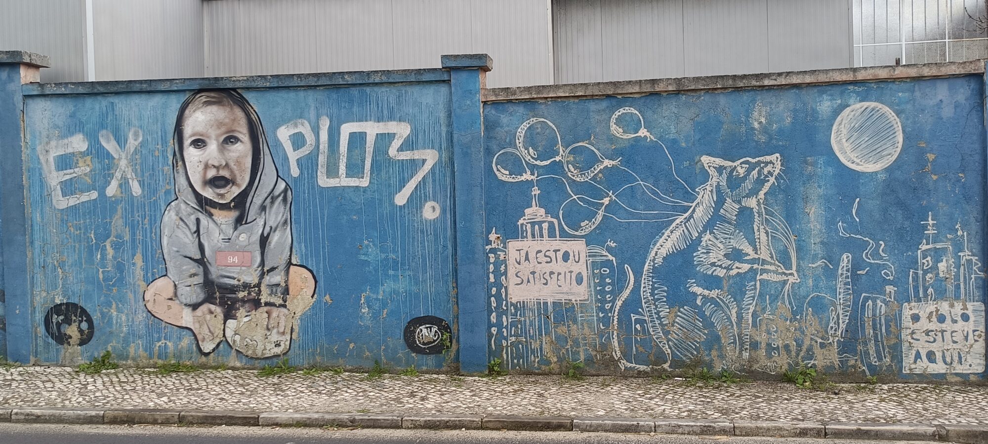 Hooded child and animal with balloons — Street art in Lisboa