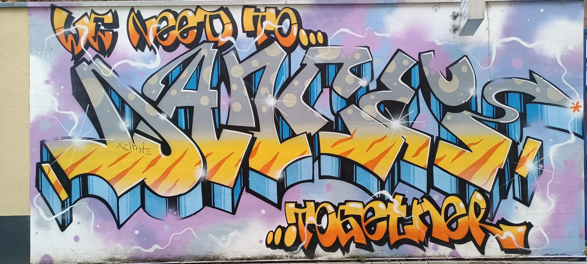 We need to... together, lettrage en flammes — Street art à Köln
