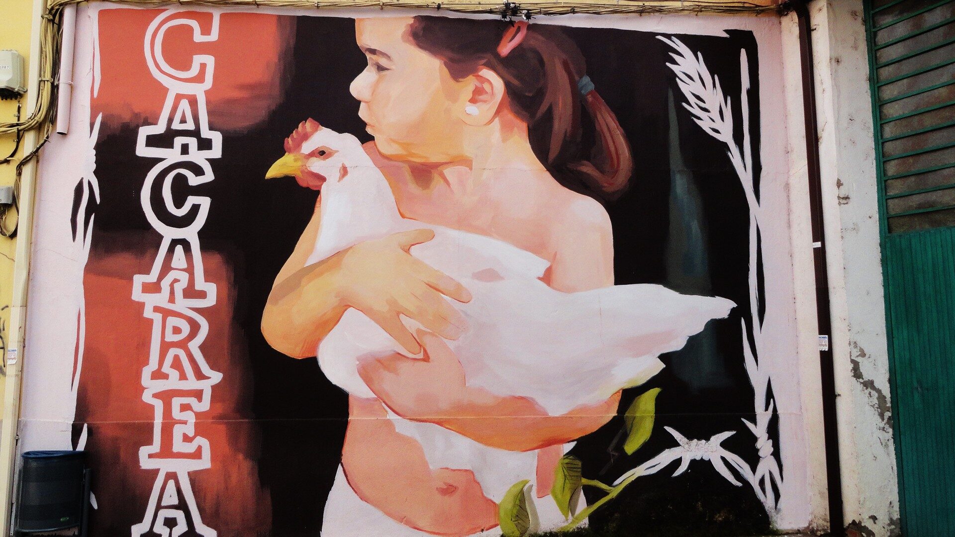 Cluck — Street art by Laura Merayo in La Bañeza
