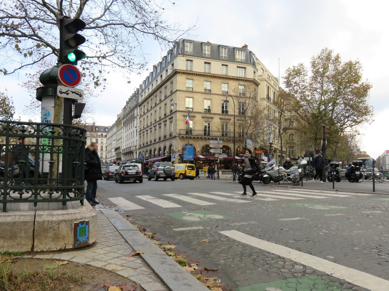 PA_353, Space Invader on Place de la Madeleine — Street art by Invader in Paris