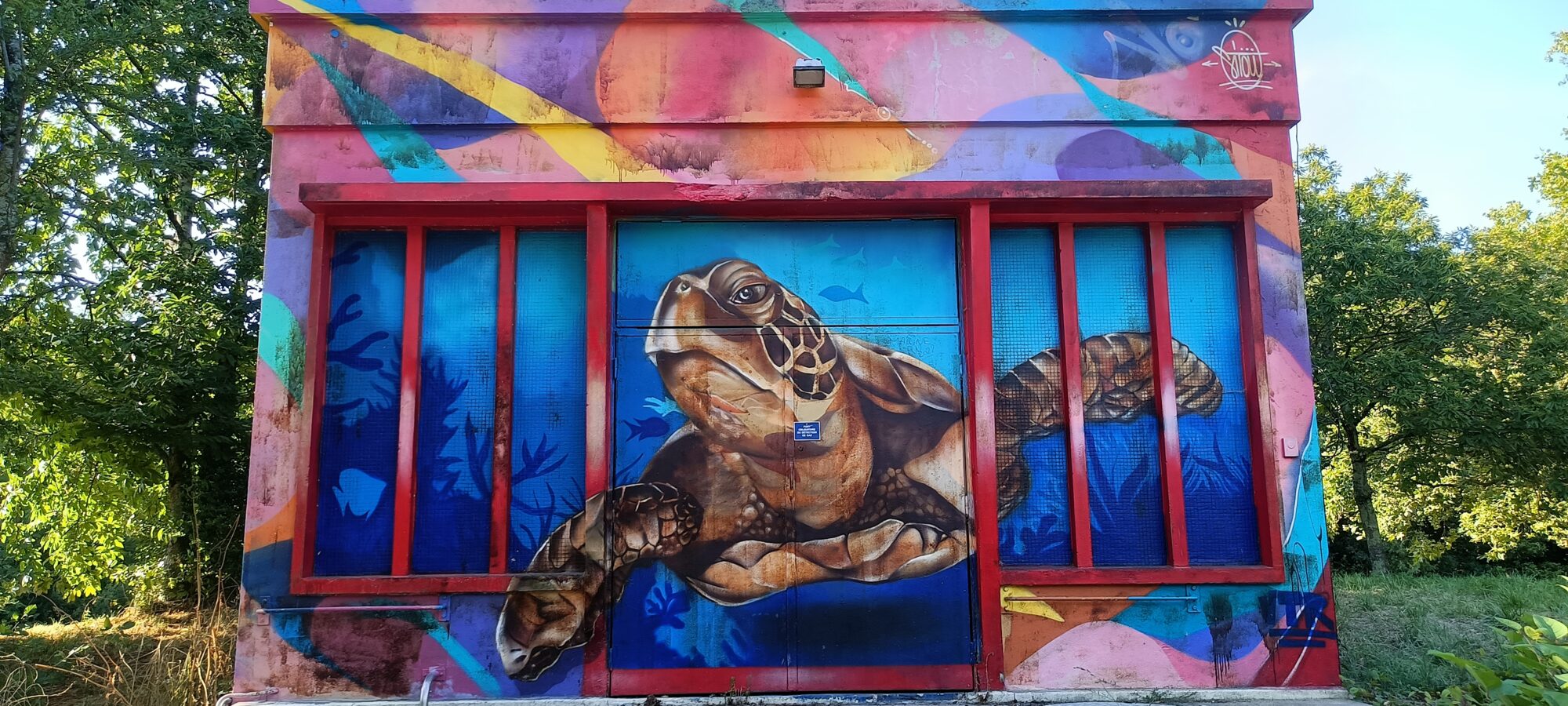 Sea Turtle on an Electrical Substation — Street art by Sitou in Nantes